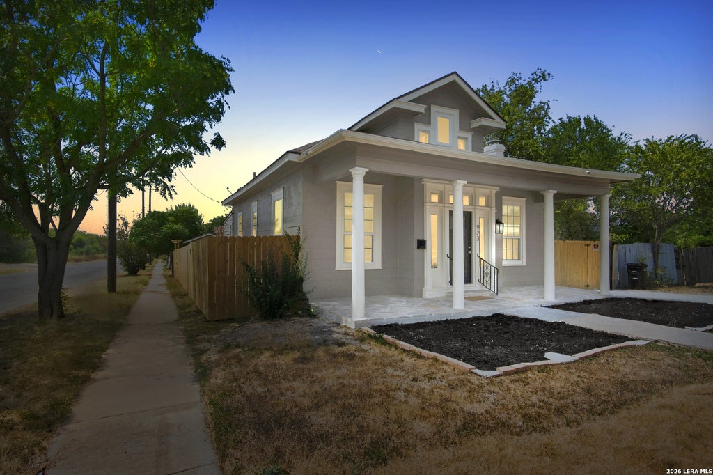 Photo of 923 SAINT ANTHONY AVE, San Antonio, TX 78210 (MLS # 2013047)