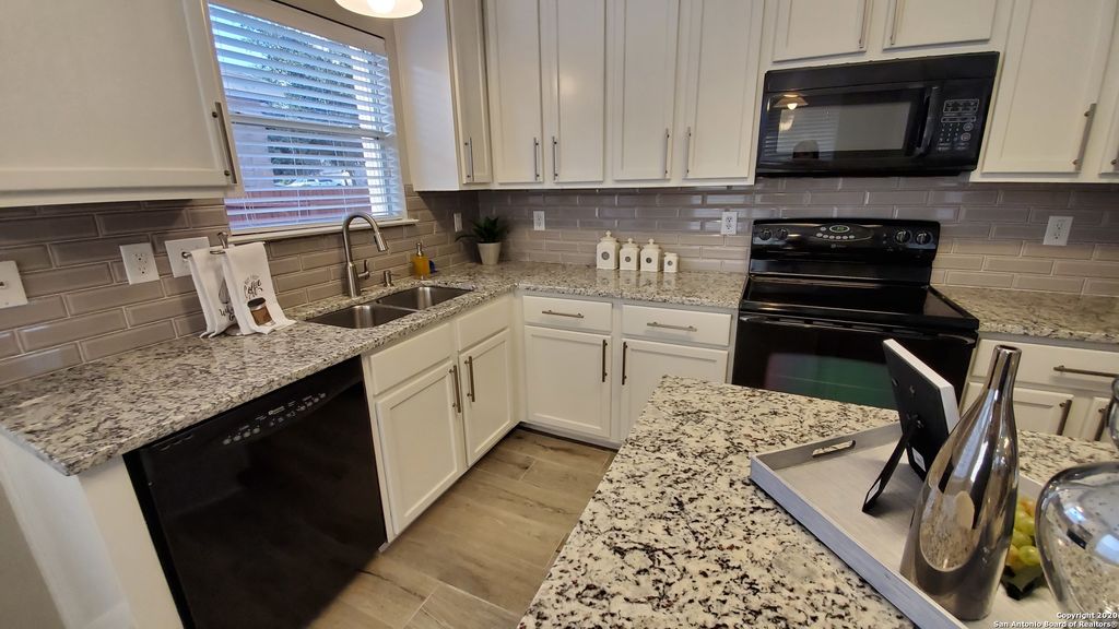 Photo of 120 EAGLE FLIGHT, Cibolo, TX 78108 (MLS # 1923556)