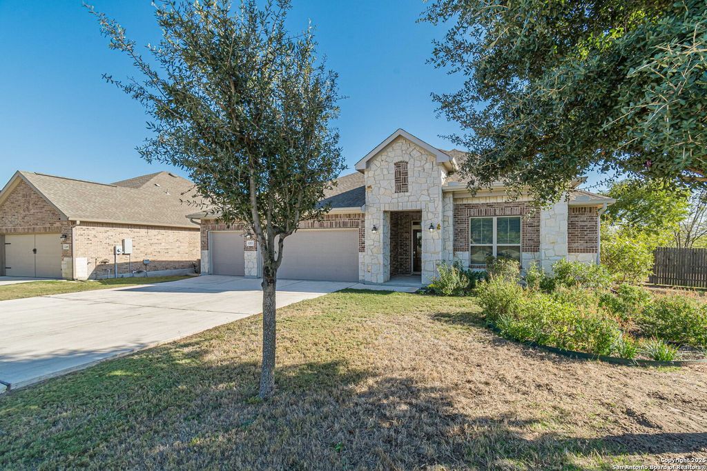 Photo of 1253 Havens Cross, New Braunfels, TX 78132 (MLS # 1922887)