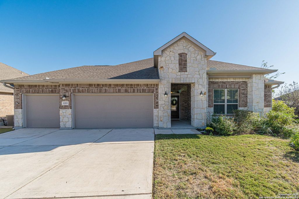Photo of 1253 Havens Cross, New Braunfels, TX 78132 (MLS # 1922887)