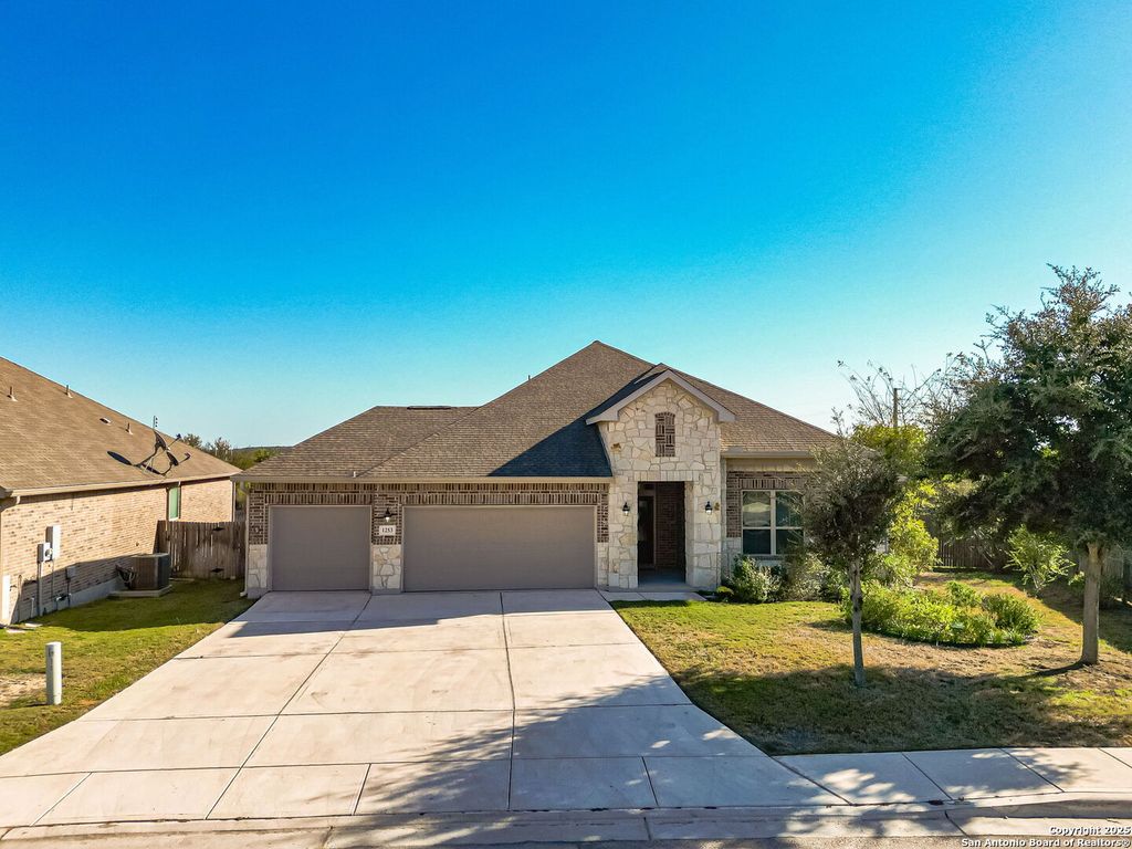 Photo of 1253 Havens Cross, New Braunfels, TX 78132 (MLS # 1922887)