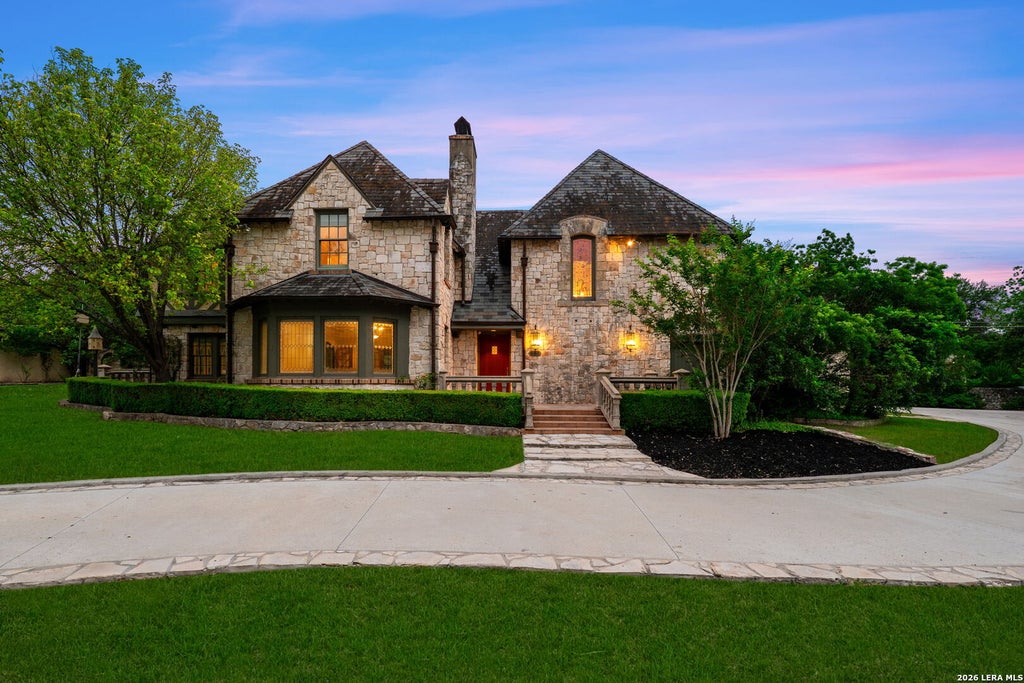 Photo of 604 E Olmos, Olmos Park, TX 78212 (MLS # 1968537)
