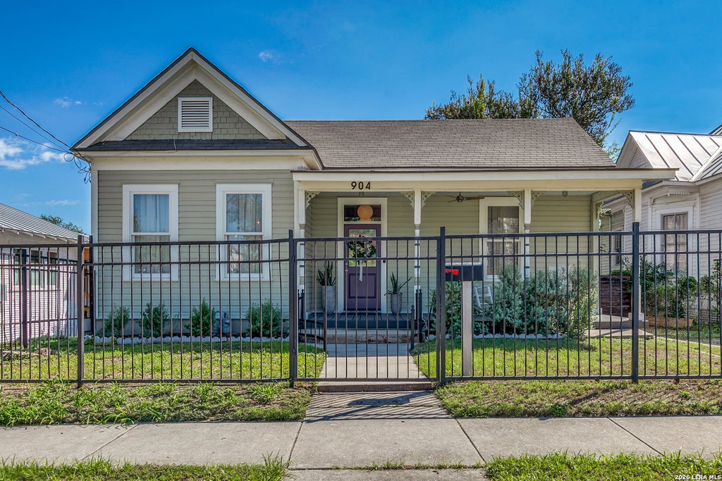 Photo of 904 N PINE ST, San Antonio, TX 78202 (MLS # 2020000)