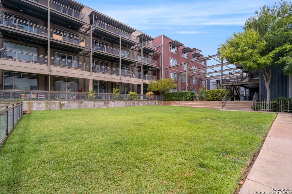 Photo of 831 S Flores 2402 #2402, San Antonio, TX 78204 (MLS # 1926182)