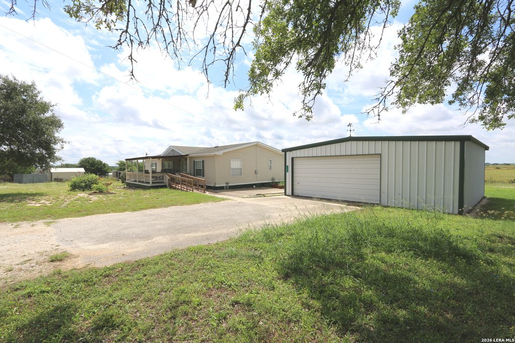 Photo of 133 Oak View, La Vernia, TX 78121 (MLS # 1941451)
