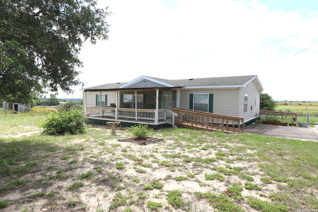 Photo of 133 Oak View, La Vernia, TX 78121 (MLS # 1941451)