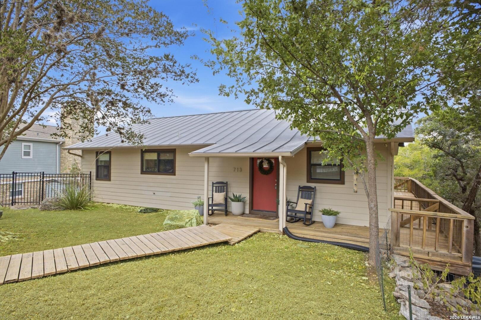 713 CINDY DR