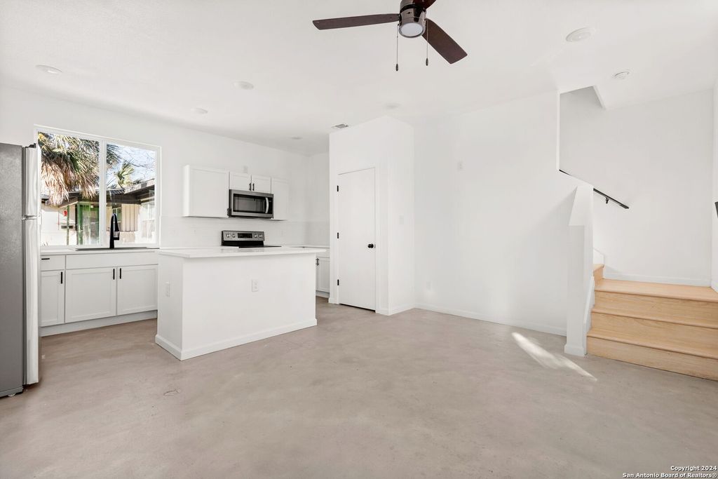 Photo of 1005 Essex 202 #202, San Antonio, TX 78210 (MLS # 1955203)