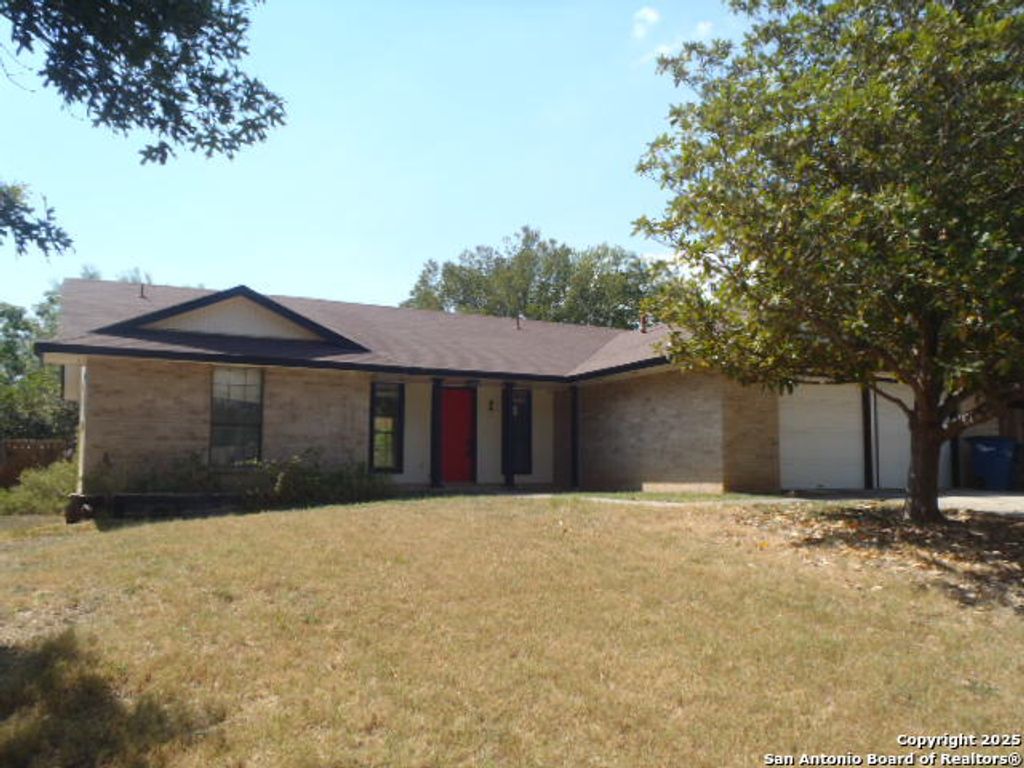 Photo of 923 Springhill Dr, New Braunfels, TX 78130 (MLS # 1919151)