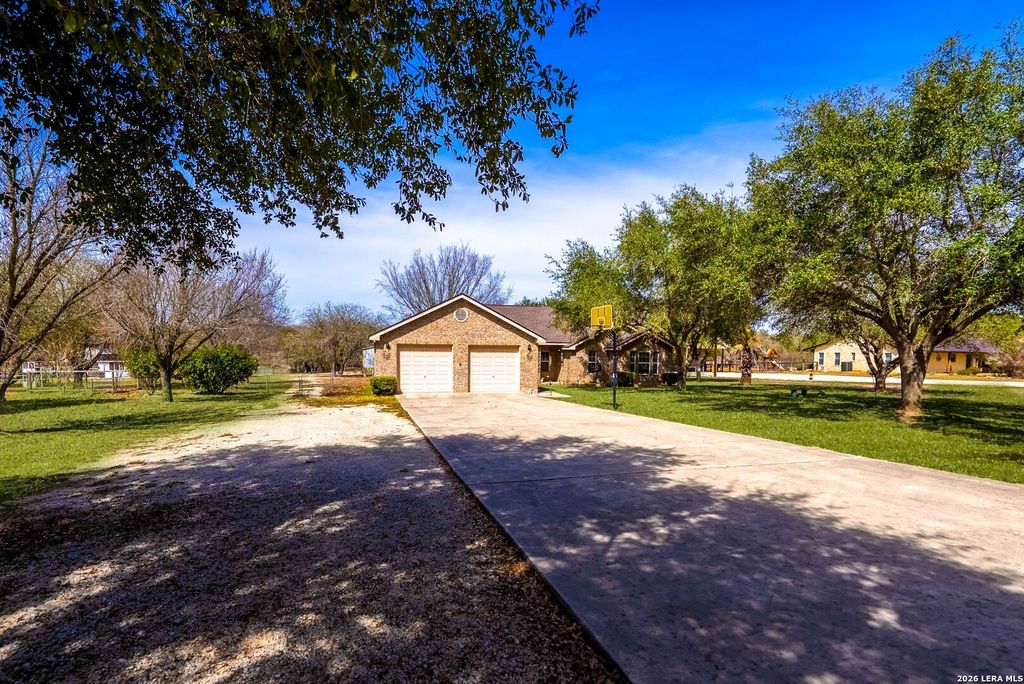 Photo of 248 Hunters Dawn Dr, La Vernia, TX 78121 (MLS # 1944599)