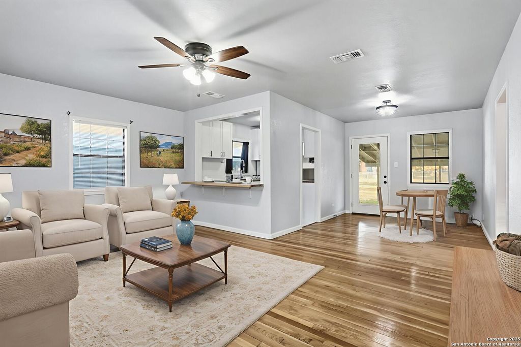 Photo of 402 Mockingbird, Devine, TX 78016 (MLS # 1927402)