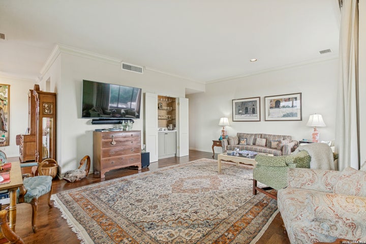 Photo 1 of 45 — 4001 N NEW BRAUNFELS AVE 404, San Antonio, TX 78209