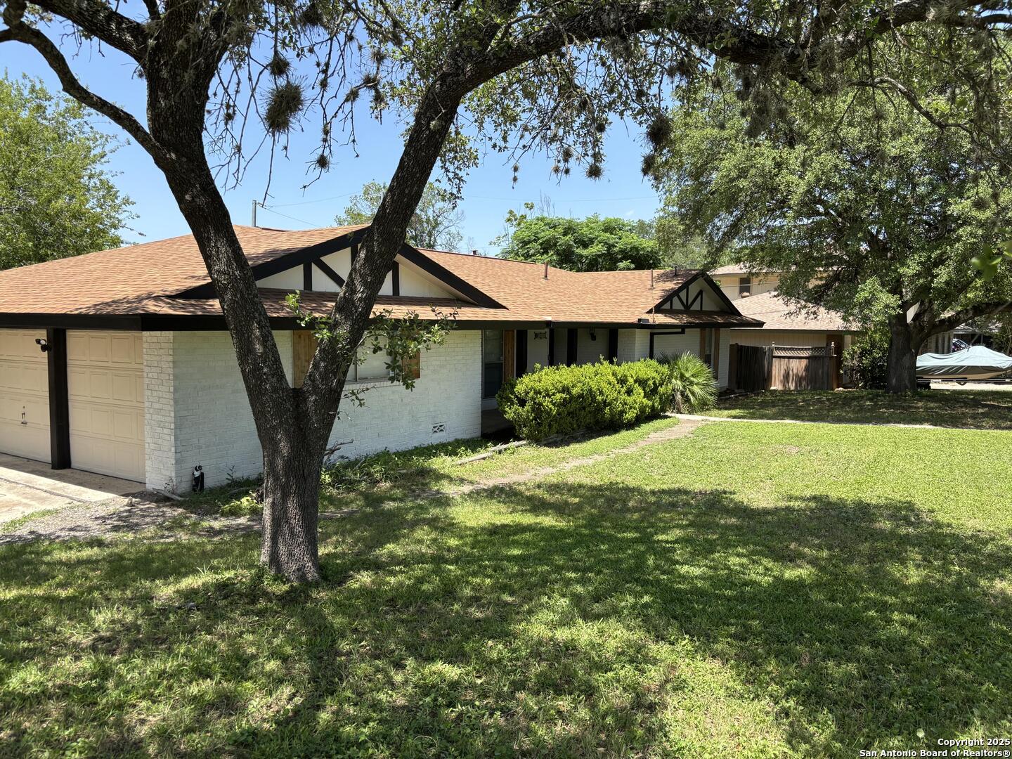 3651 Pinebluff
