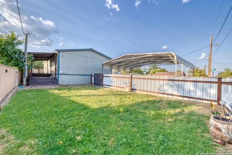 A home in Carrizo Springs