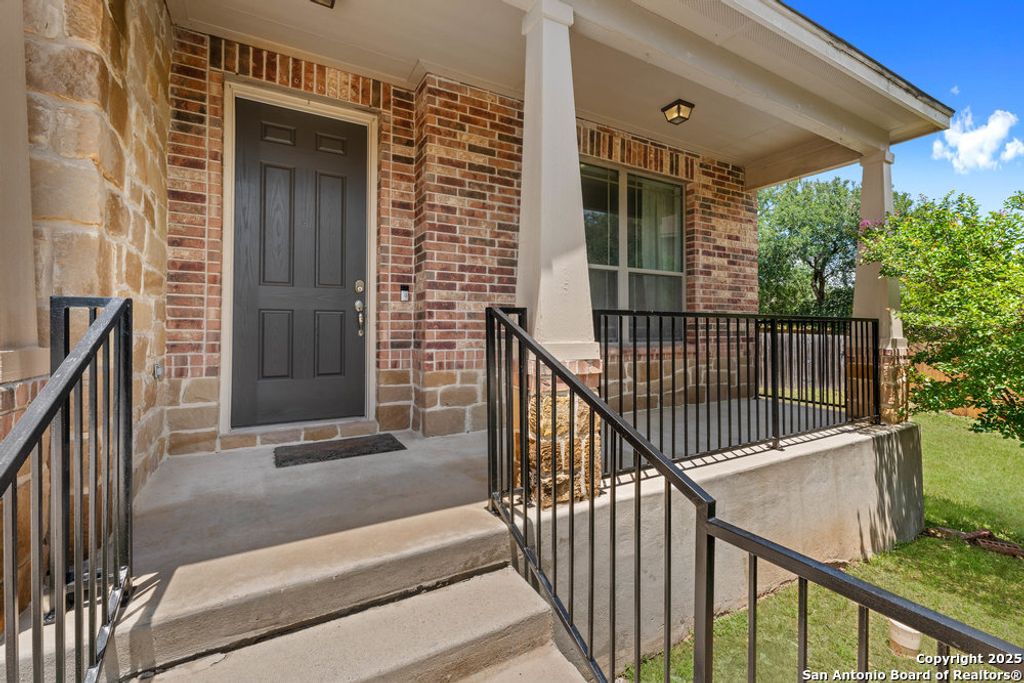Photo of 120 Red Bud, Boerne, TX 78006 (MLS # 1875061)
