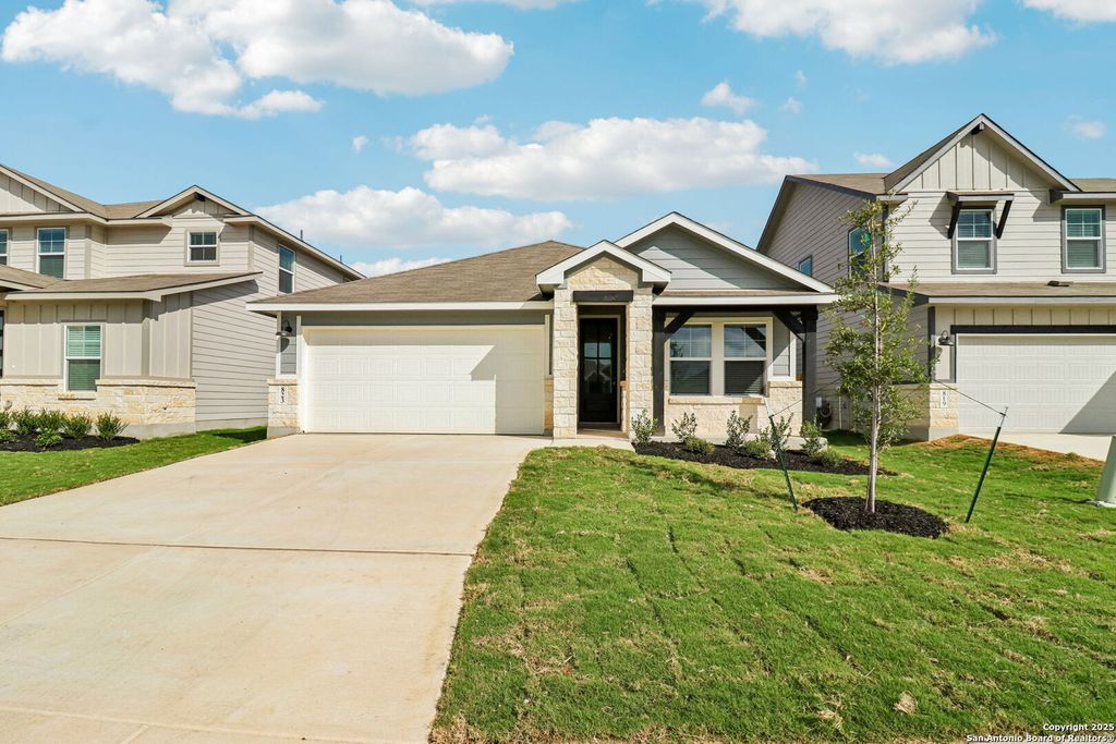 Photo of 823 Shatterhand Blvd, San Antonio, TX 78260 (MLS # 1892682)