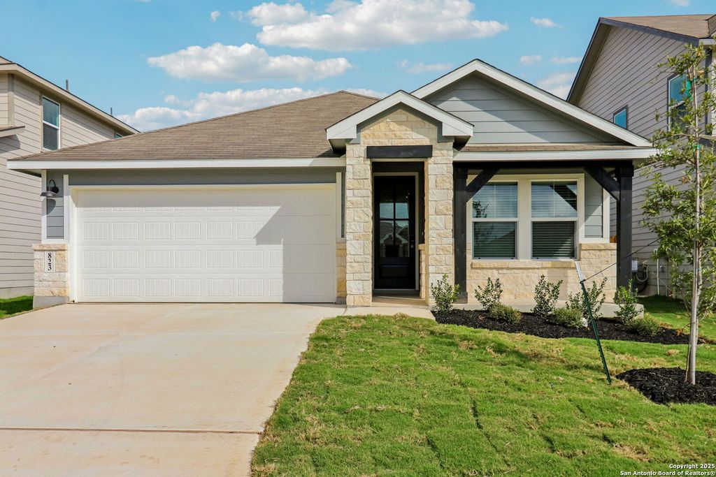 Photo of 823 Shatterhand Blvd, San Antonio, TX 78260 (MLS # 1892682)