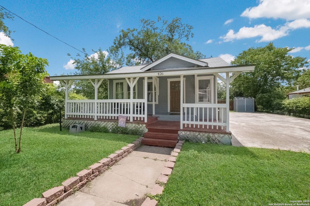 Photo of 426 N Monumental St, San Antonio, TX 78202 (MLS # 1878915)
