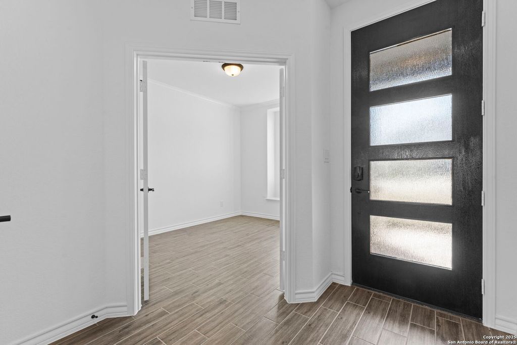 Photo of 4007 Paddock Trl, Seguin, TX 78155 (MLS # 1923762)