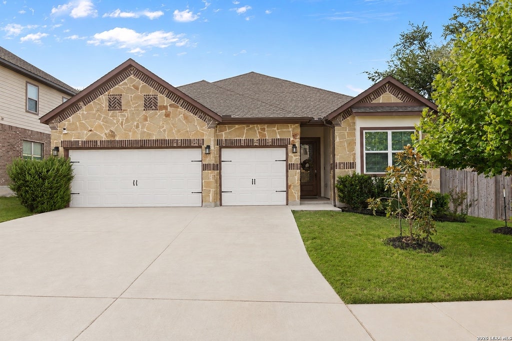 Photo of 9015 Mendrin Rdg, Fair Oaks Ranch, TX 78015 (MLS # 2006035)