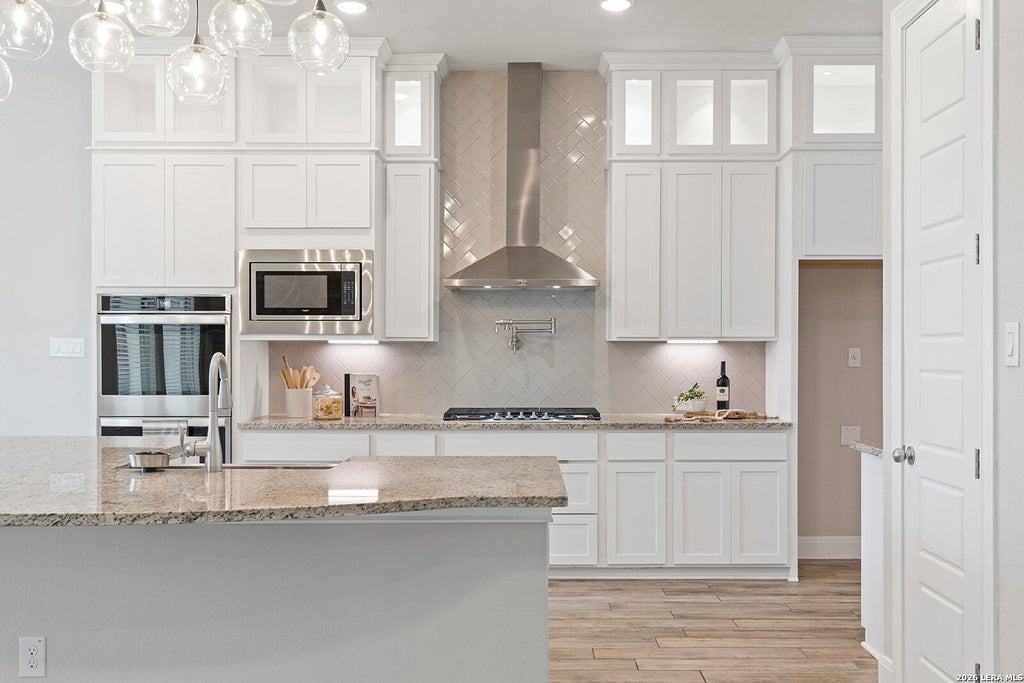 Photo of 9015 Mendrin Rdg, Fair Oaks Ranch, TX 78015 (MLS # 2006035)