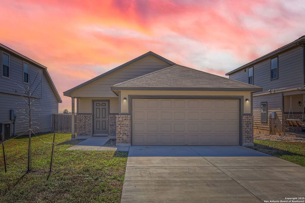 Photo of 2066 Chelsea, New Braunfels, TX 78130 (MLS # 1918553)