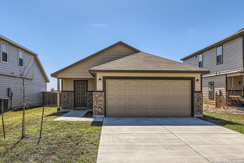 Photo of 2066 Chelsea, New Braunfels, TX 78130 (MLS # 1918553)