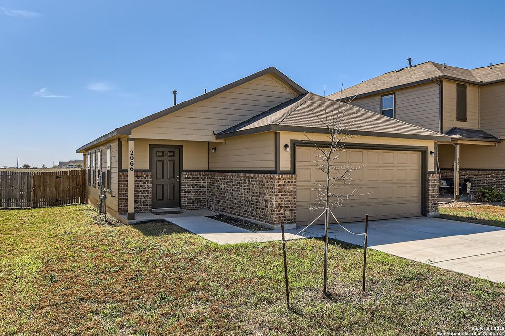 Photo of 2066 Chelsea, New Braunfels, TX 78130 (MLS # 1918553)