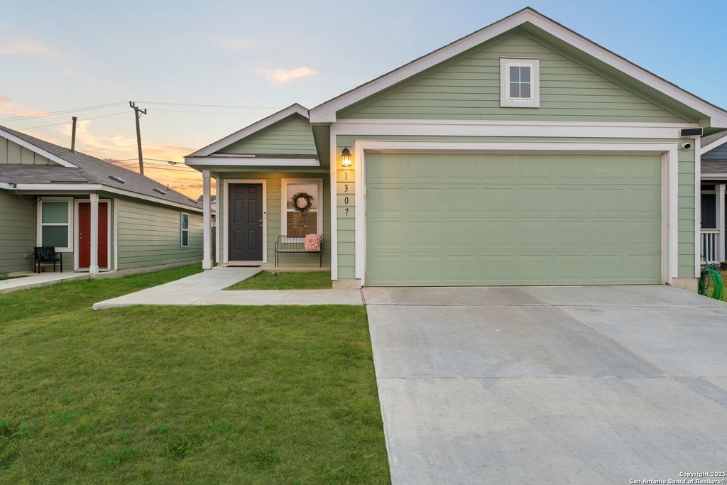 Photo of 1307 Flame Tanager, San Antonio, TX 78245 (MLS # 1938819)