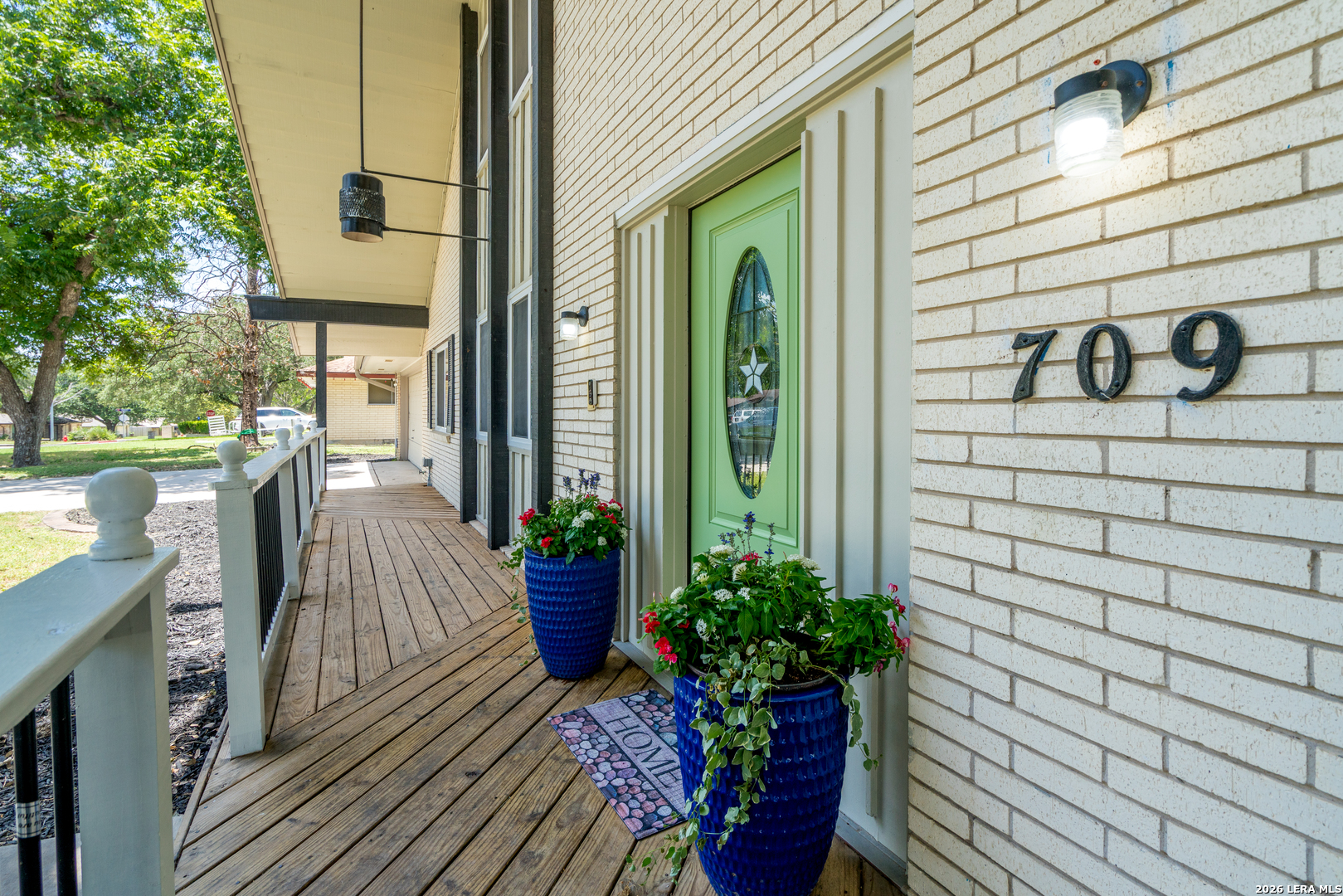 709 BALFOUR DR
