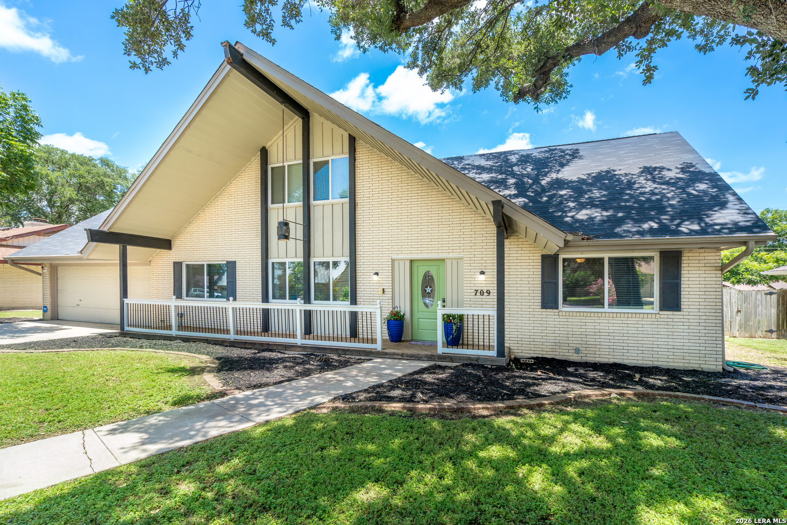 709 BALFOUR DR