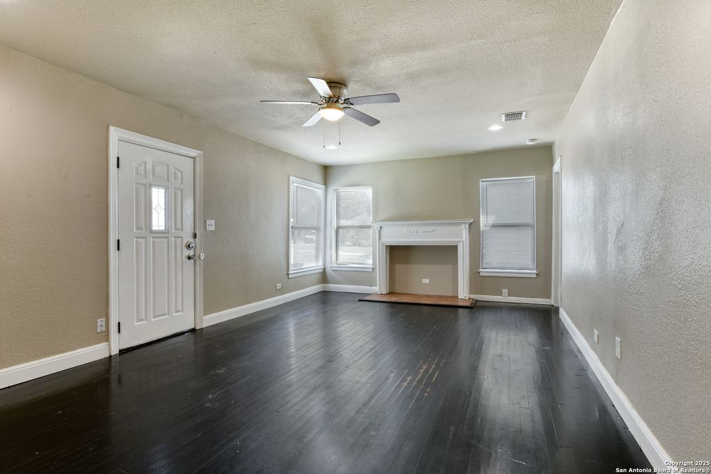 Photo of 910 Halliday, San Antonio, TX 78210 (MLS # 1866766)