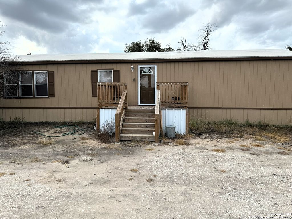 Photo of 385 county road 5719, Devine, TX 78016 (MLS # 1894473)