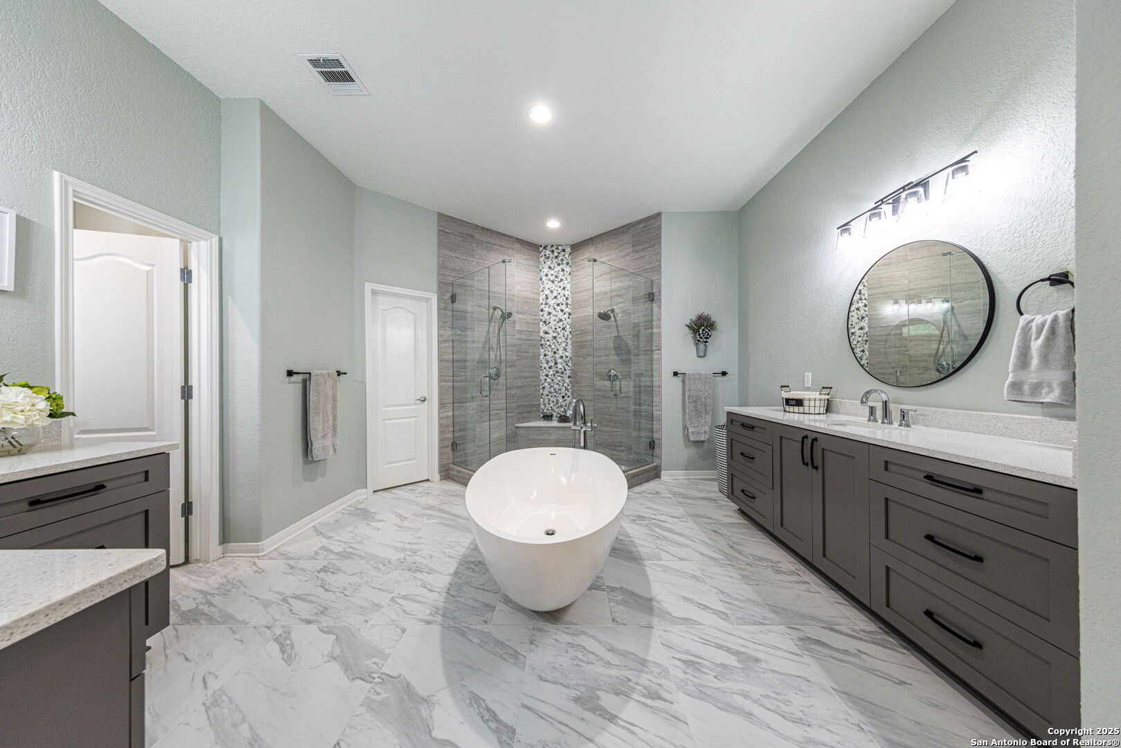 4807 West Lake Oaks