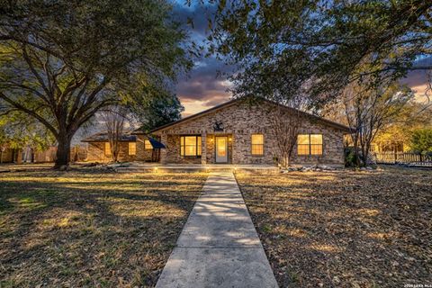 620 CENIZO BLVD Uvalde TX 78801