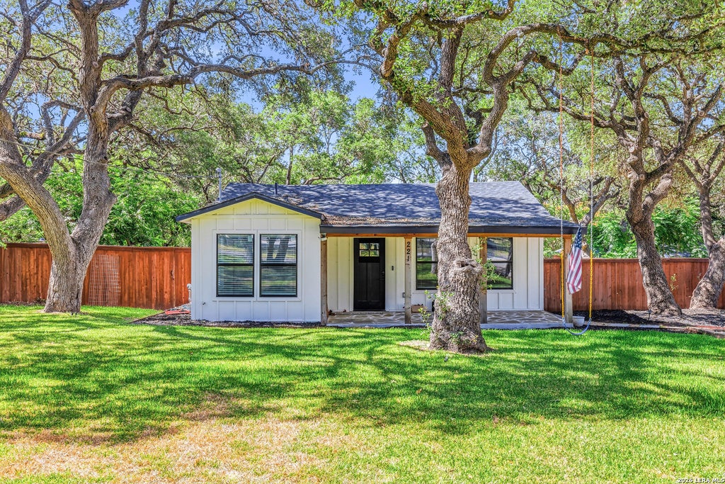 Photo of 221 W HIGHLAND DR, Boerne, TX 78006 (MLS # 2015392)