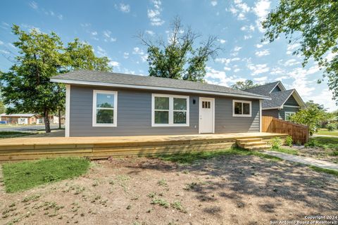 A home in Hondo