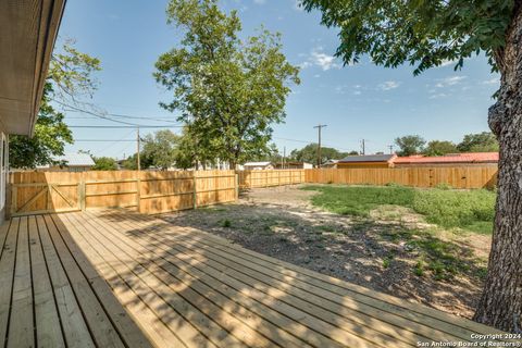 A home in Hondo