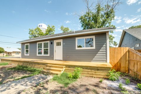 A home in Hondo