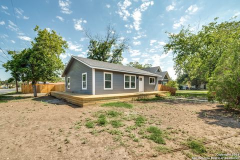 A home in Hondo