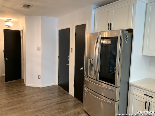 Search 2721 Poplar Grove