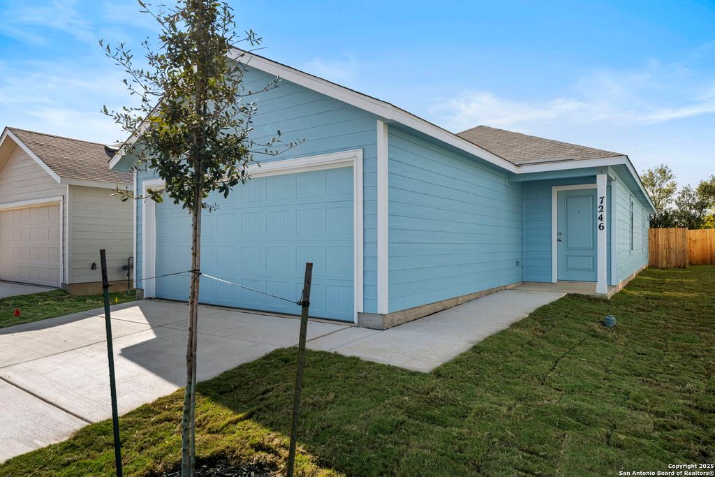 Photo of 7246 Brownleaf Dr, San Antonio, TX 78227 (MLS # 1930175)