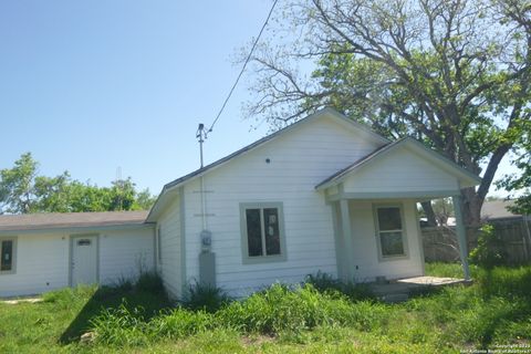 A home in Floresville