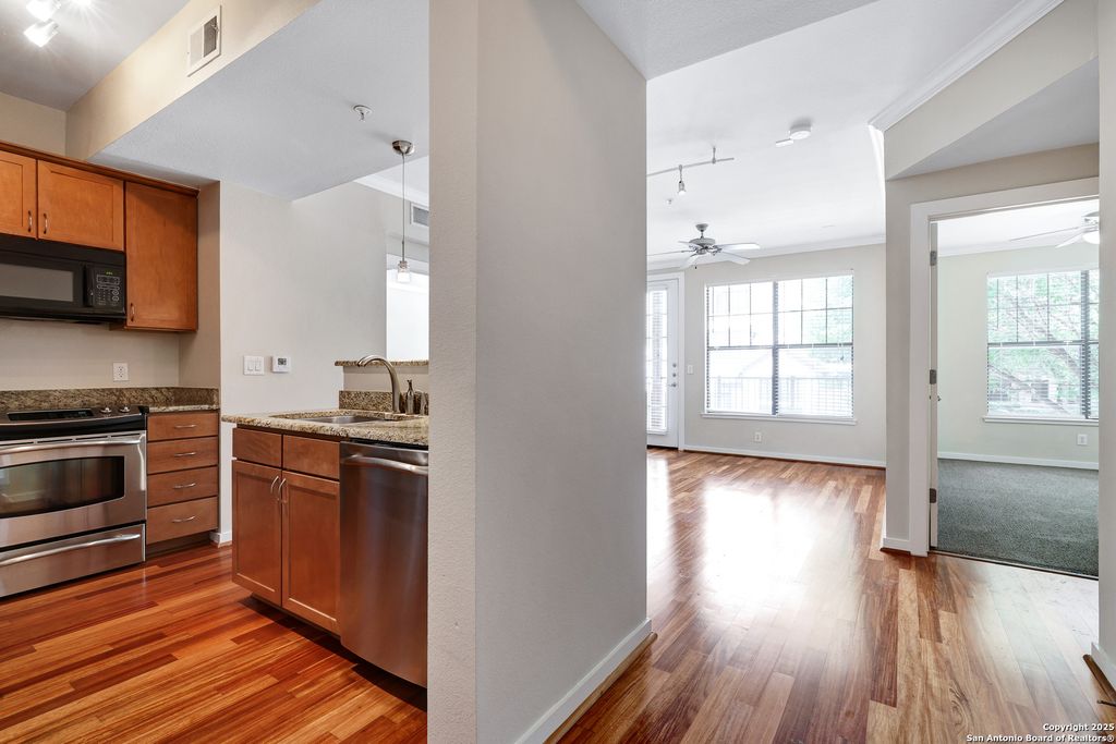 Photo of 7342 Oak Manor Dr 4207 #4207, San Antonio, TX 78229 (MLS # 1919747)