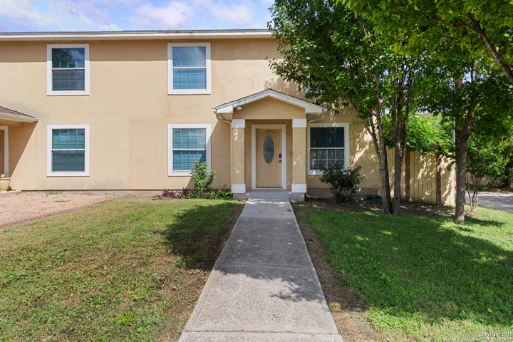Photo 1 of 27 — 210 E Broadview, San Antonio, TX 78228
