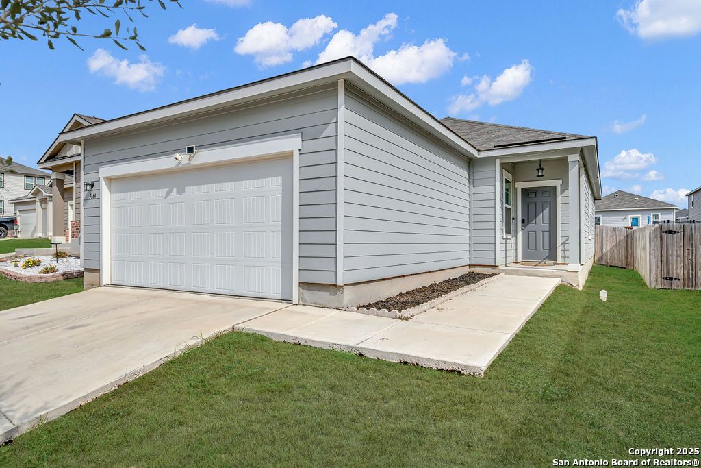 Photo of 5144 Morning Graze, St Hedwig, TX 78152 (MLS # 1924638)