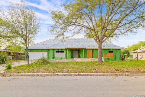 421 Faircrest Windcrest TX 78239