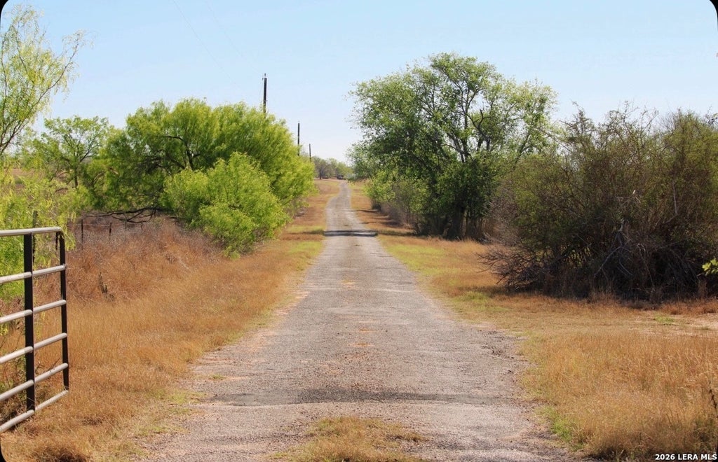 Photo of 435 County Road 7715, Devine, TX 78016 (MLS # 1951205)