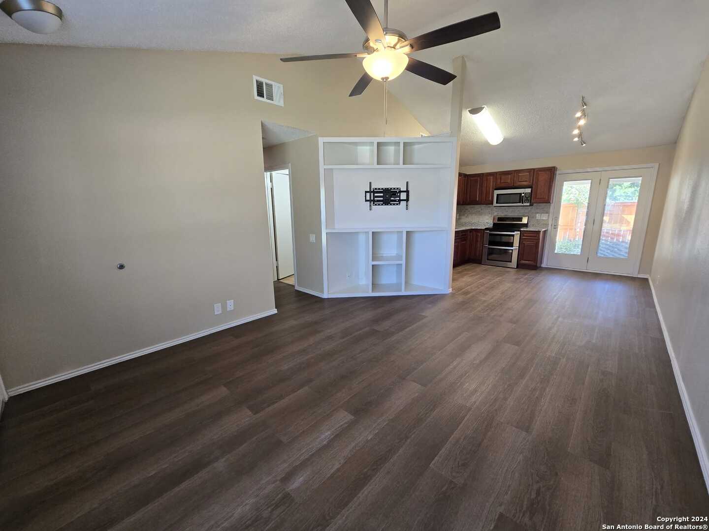 9140 TIMBER PATH 2702