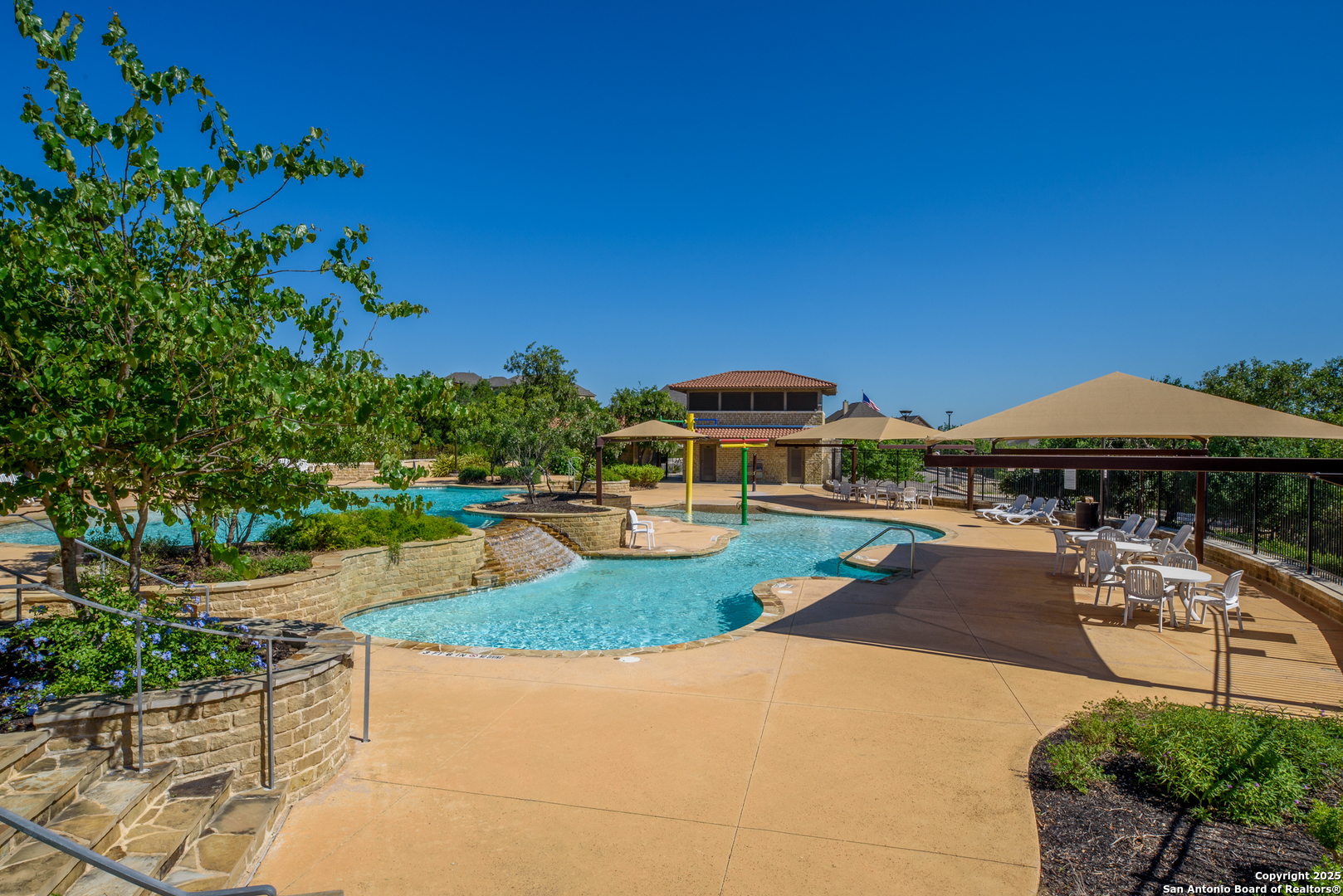 1414 Lockett Falls
